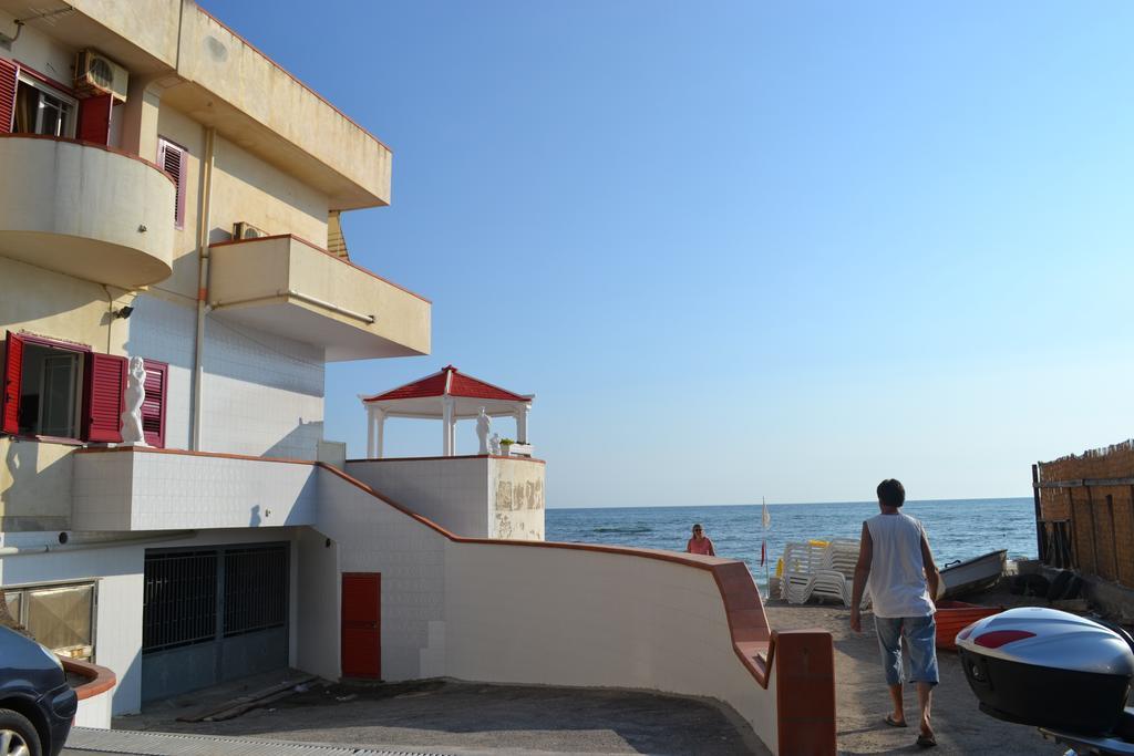 Casa Vacanze Dei Navigatori On The Sea Pontecagnano Exterior foto