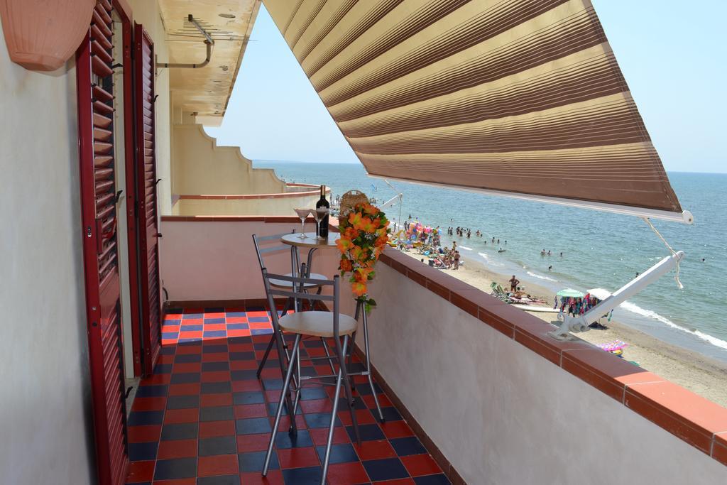 Casa Vacanze Dei Navigatori On The Sea Pontecagnano Exterior foto