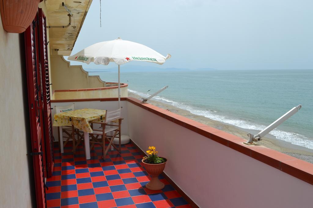 Casa Vacanze Dei Navigatori On The Sea Pontecagnano Exterior foto